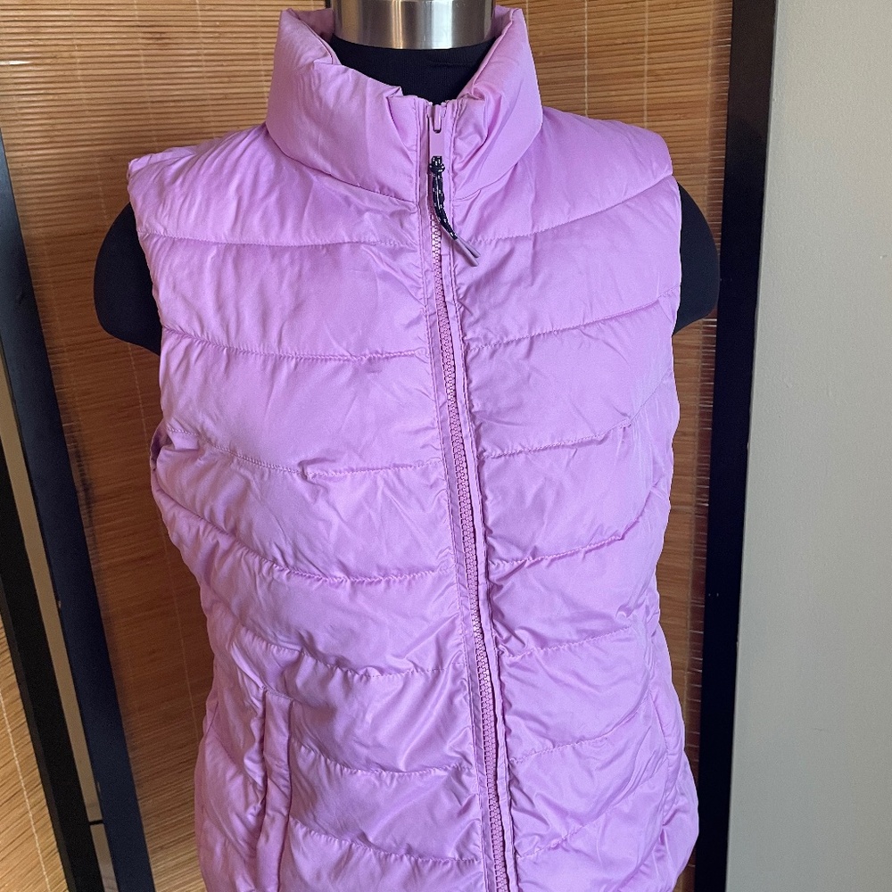 Women’s GAP Lavender purple sleeveless puffer jacket Medium